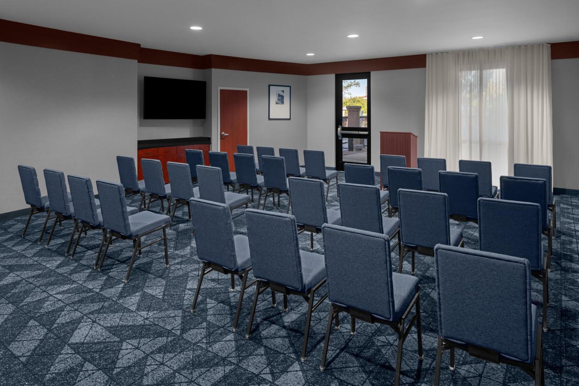 Courtyard By Marriott Santa Clarita Valencia Hotel Екстериор снимка