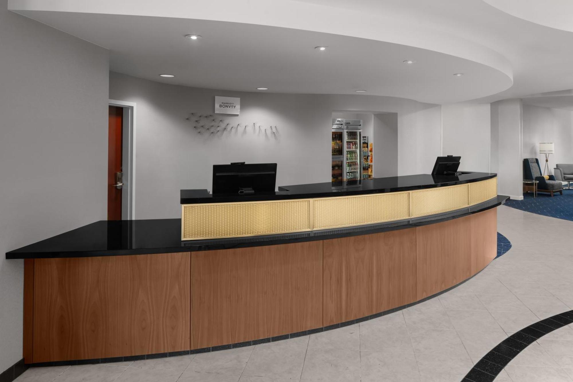 Courtyard By Marriott Santa Clarita Valencia Hotel Екстериор снимка