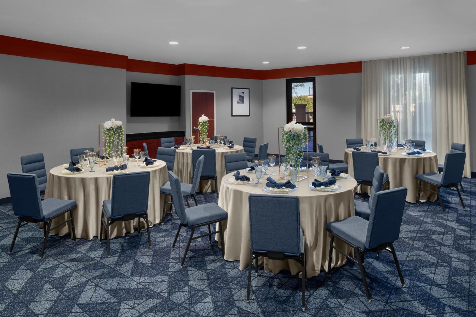 Courtyard By Marriott Santa Clarita Valencia Hotel Екстериор снимка
