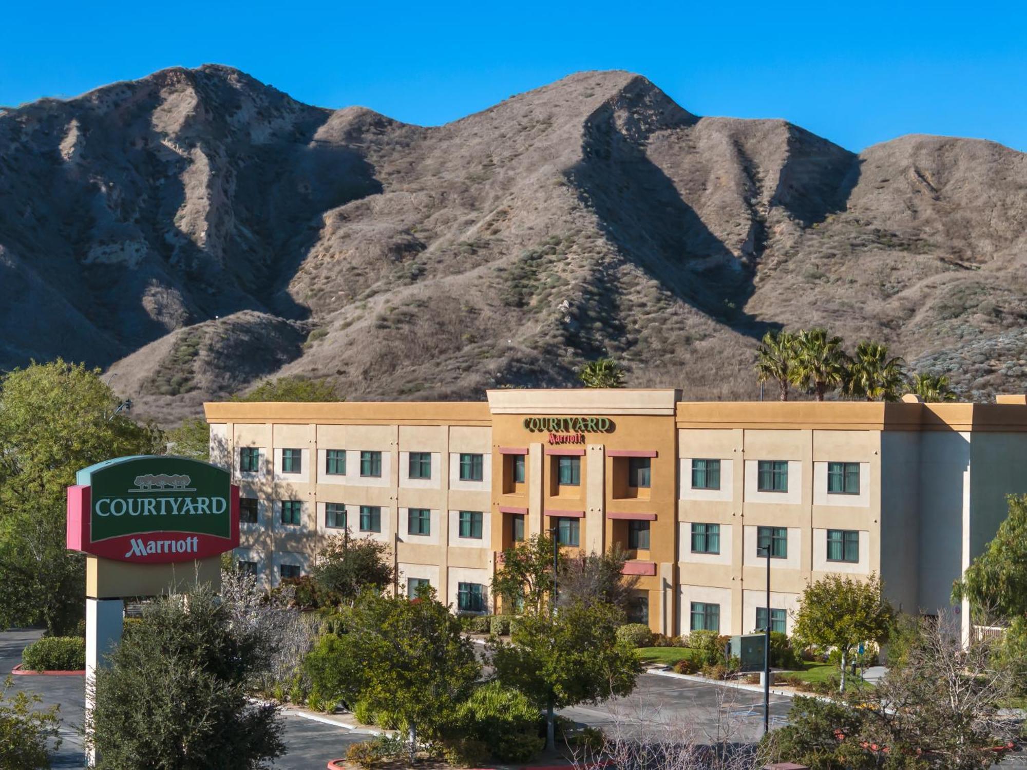 Courtyard By Marriott Santa Clarita Valencia Hotel Екстериор снимка