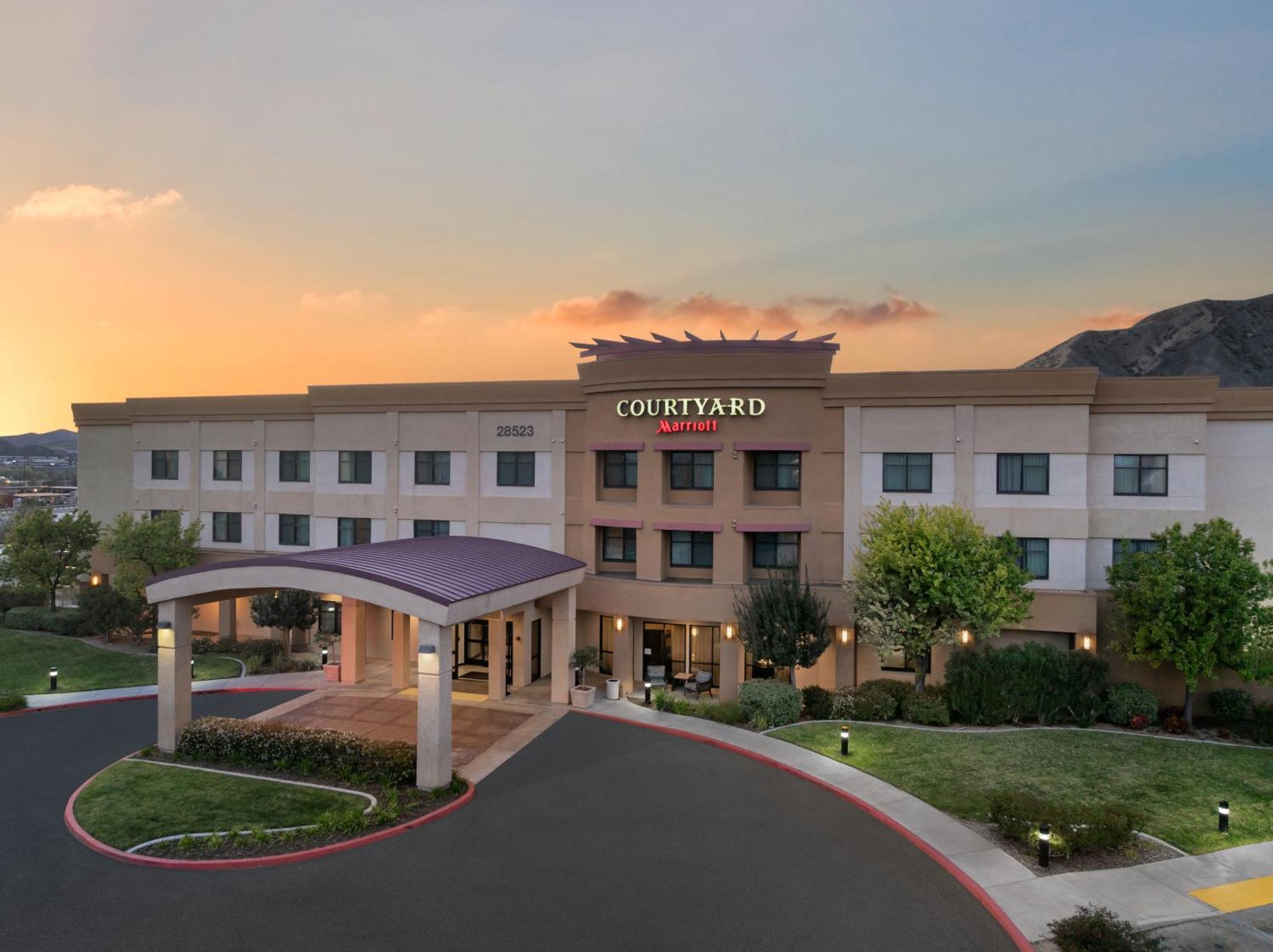 Courtyard By Marriott Santa Clarita Valencia Hotel Екстериор снимка