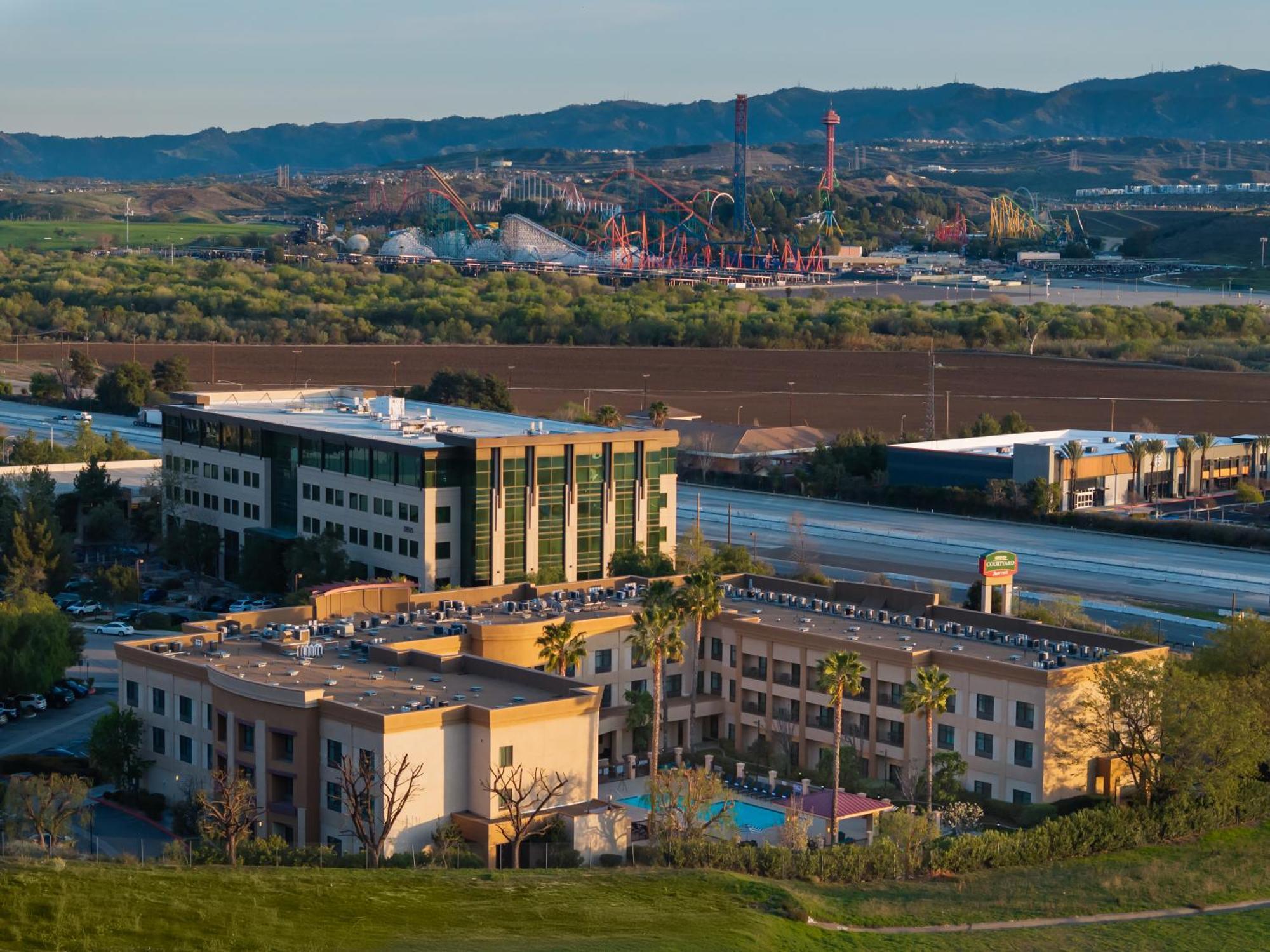 Courtyard By Marriott Santa Clarita Valencia Hotel Екстериор снимка
