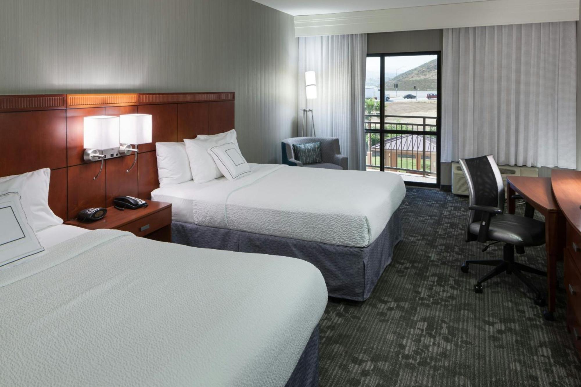 Courtyard By Marriott Santa Clarita Valencia Hotel Екстериор снимка
